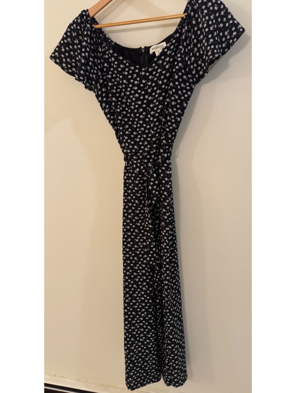 Monteau Women's Black and White Floral Short Sleeve Knee-Length Jumpsuit - Small